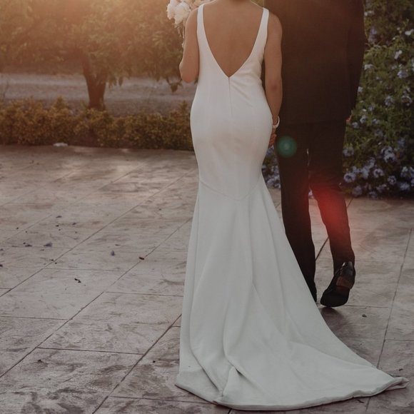Theia Devon Ivory Wedding Dress (tailored) - Picture 1 of 12